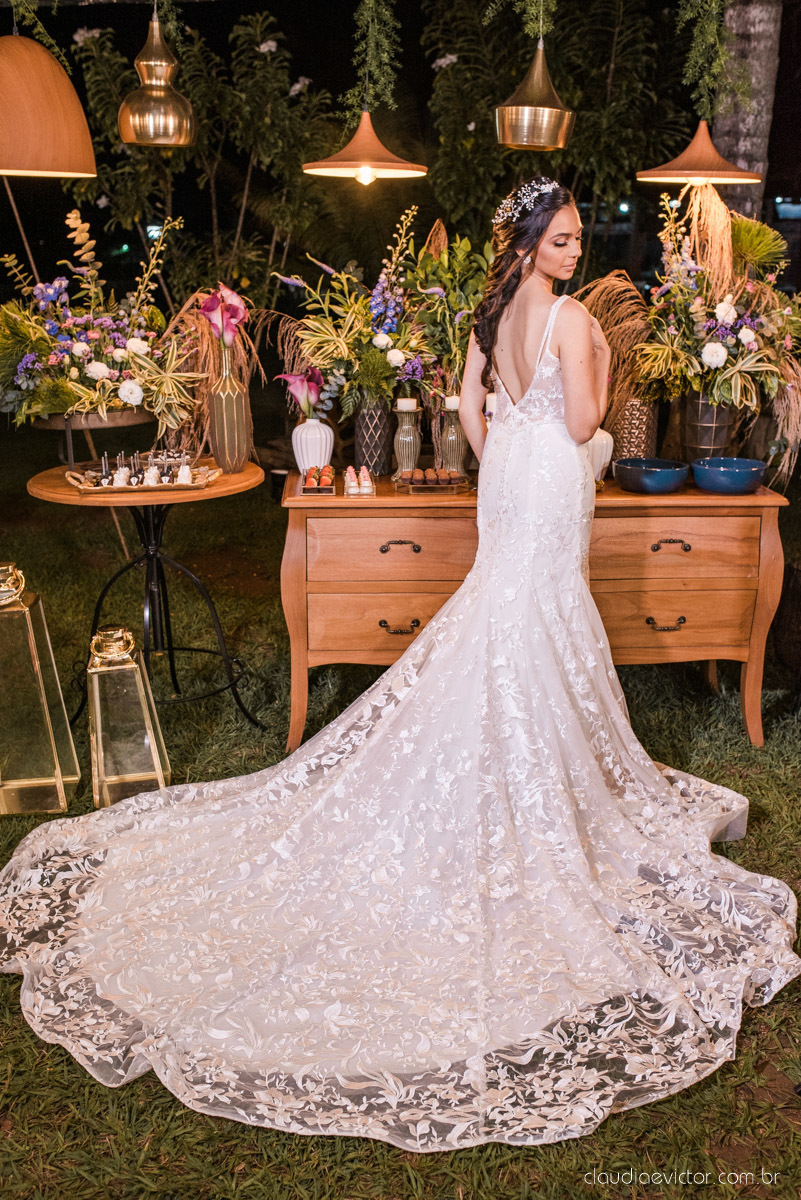 Casamento drive in realizado no Restaurante Ninho da Roxinha Nova Almeida fotógrafos de casamento em vila velha fotógrafos de casamento em vitória fotógrafos de casamento do espirito santo es com noivo noiva mini wedding na pandemia buquê vestido de noiva