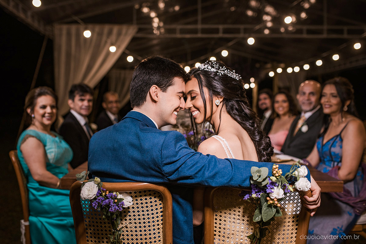 Casamento drive in realizado no Restaurante Ninho da Roxinha Nova Almeida fotógrafos de casamento em vila velha fotógrafos de casamento em vitória fotógrafos de casamento do espirito santo es com noivo noiva mini wedding na pandemia buquê vestido de noiva
