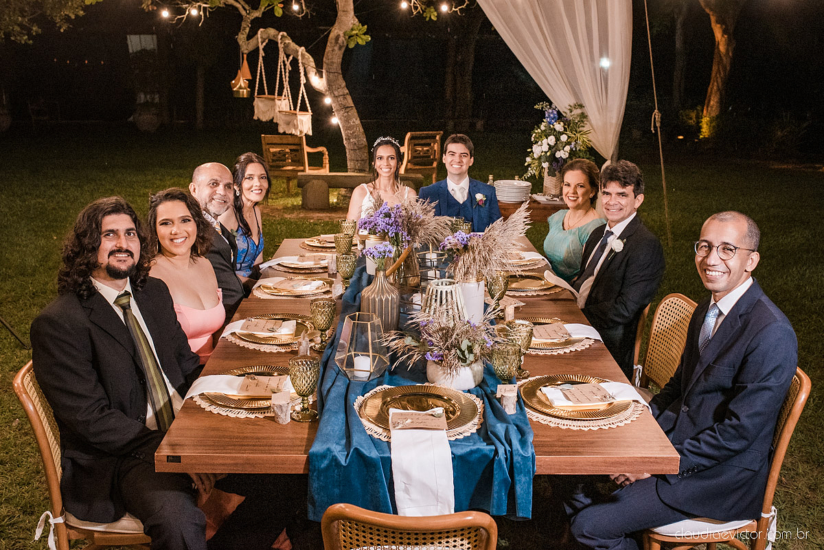 Casamento drive in realizado no Restaurante Ninho da Roxinha Nova Almeida fotógrafos de casamento em vila velha fotógrafos de casamento em vitória fotógrafos de casamento do espirito santo es com noivo noiva mini wedding na pandemia buquê vestido de noiva