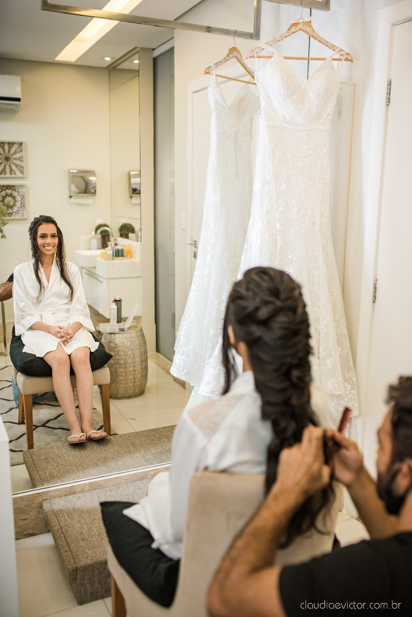 Casamento drive in realizado no Restaurante Ninho da Roxinha Nova Almeida fotógrafos de casamento em vila velha fotógrafos de casamento em vitória fotógrafos de casamento do espirito santo es com noivo noiva mini wedding na pandemia buquê vestido de noiva