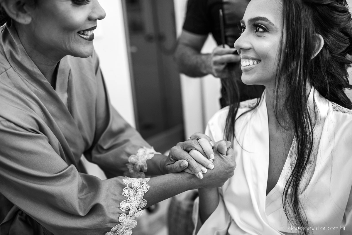 Casamento drive in realizado no Restaurante Ninho da Roxinha Nova Almeida fotógrafos de casamento em vila velha fotógrafos de casamento em vitória fotógrafos de casamento do espirito santo es com noivo noiva mini wedding na pandemia buquê vestido de noiva