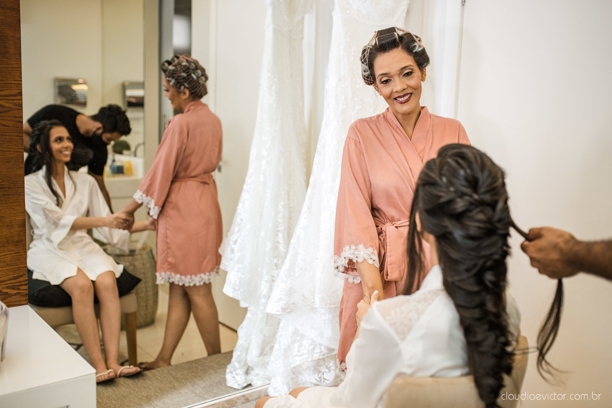 Casamento drive in realizado no Restaurante Ninho da Roxinha Nova Almeida fotógrafos de casamento em vila velha fotógrafos de casamento em vitória fotógrafos de casamento do espirito santo es com noivo noiva mini wedding na pandemia buquê vestido de noiva