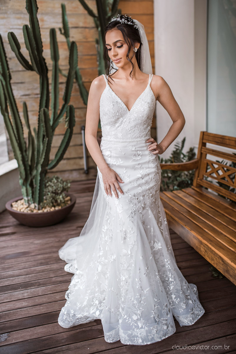 Casamento drive in realizado no Restaurante Ninho da Roxinha Nova Almeida fotógrafos de casamento em vila velha fotógrafos de casamento em vitória fotógrafos de casamento do espirito santo es com noivo noiva mini wedding na pandemia buquê vestido de noiva