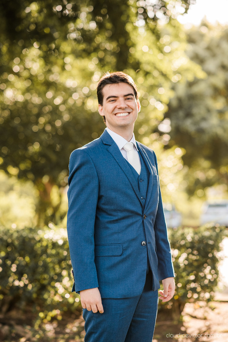 Casamento drive in realizado no Restaurante Ninho da Roxinha Nova Almeida fotógrafos de casamento em vila velha fotógrafos de casamento em vitória fotógrafos de casamento do espirito santo es com noivo noiva mini wedding na pandemia buquê vestido de noiva