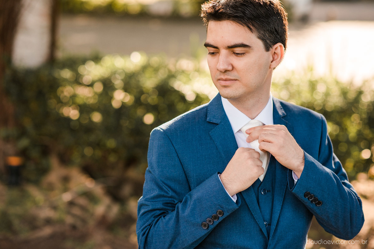 Casamento drive in realizado no Restaurante Ninho da Roxinha Nova Almeida fotógrafos de casamento em vila velha fotógrafos de casamento em vitória fotógrafos de casamento do espirito santo es com noivo noiva mini wedding na pandemia buquê vestido de noiva