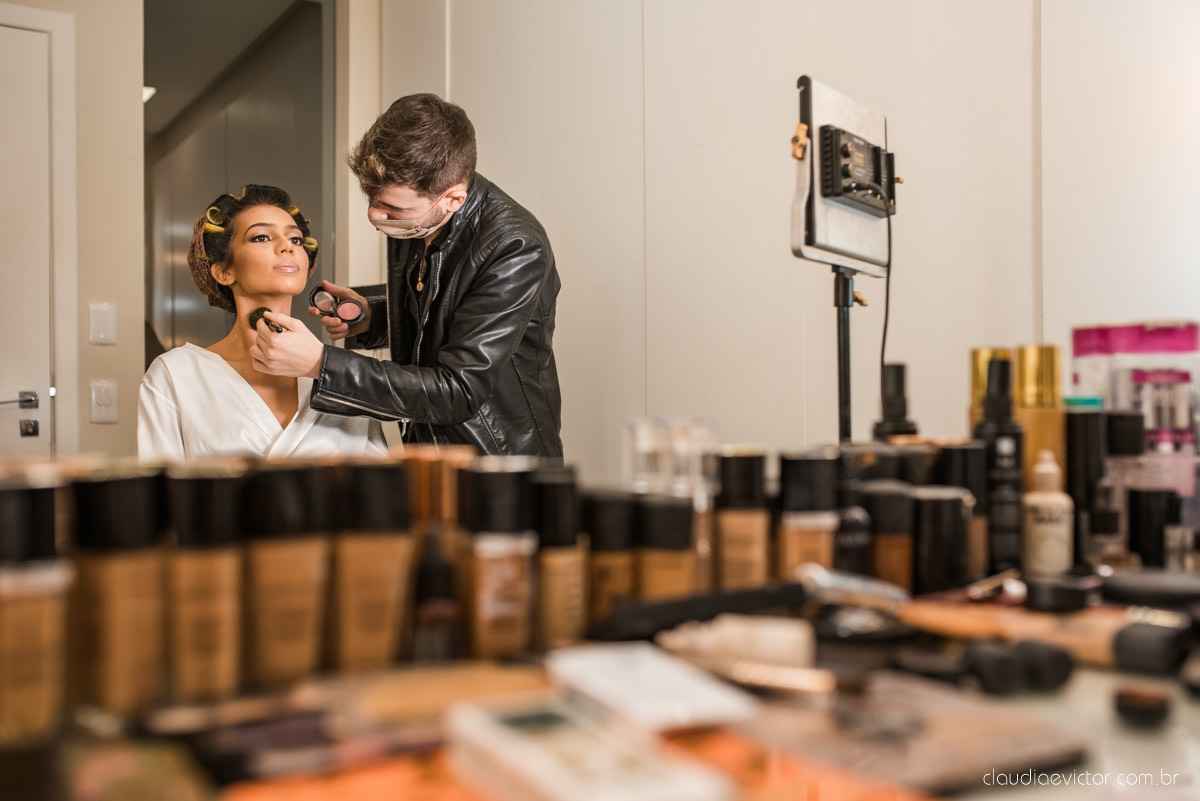 Casamento drive in realizado no Restaurante Ninho da Roxinha Nova Almeida fotógrafos de casamento em vila velha fotógrafos de casamento em vitória fotógrafos de casamento do espirito santo es com noivo noiva mini wedding na pandemia buquê vestido de noiva