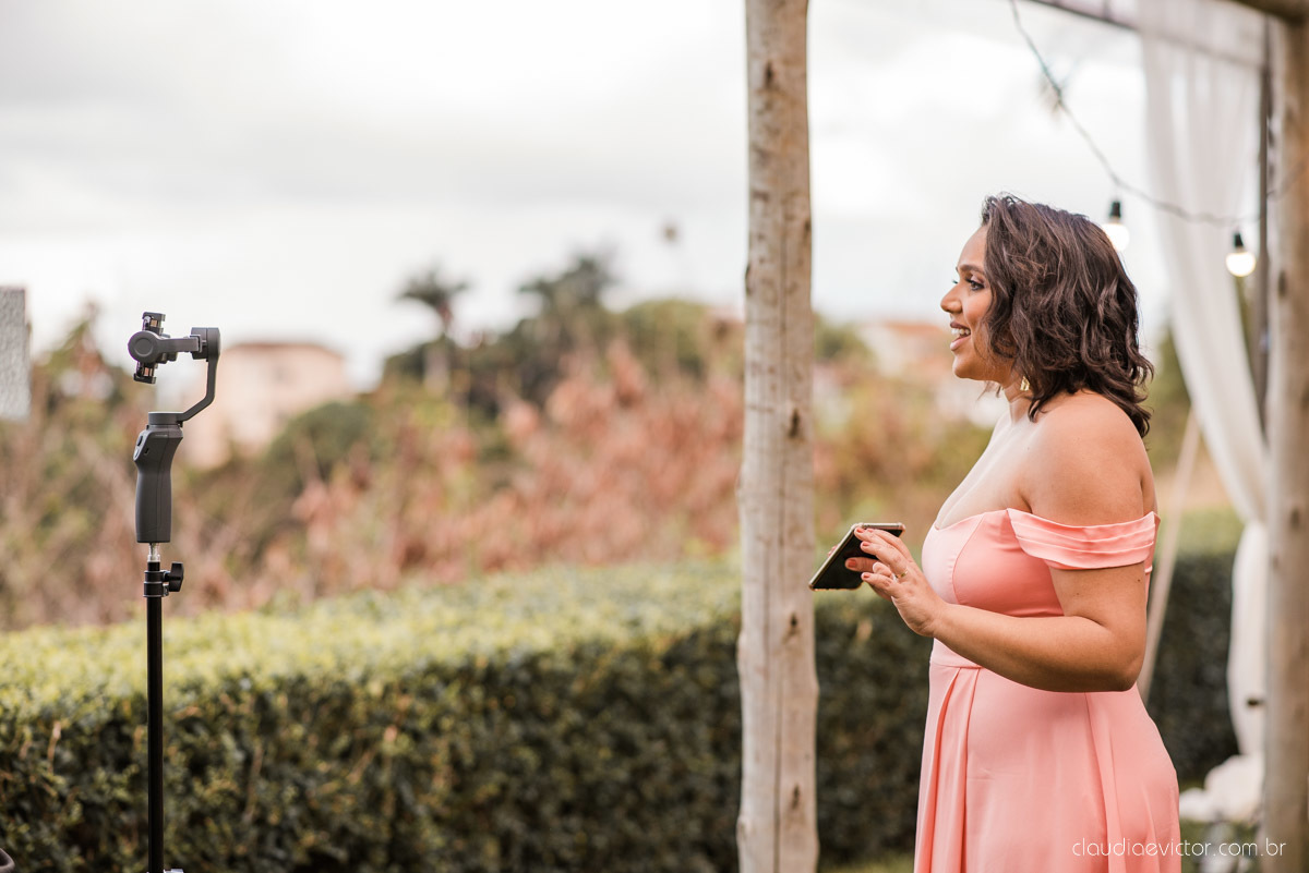 Casamento drive in realizado no Restaurante Ninho da Roxinha Nova Almeida fotógrafos de casamento em vila velha fotógrafos de casamento em vitória fotógrafos de casamento do espirito santo es com noivo noiva mini wedding na pandemia buquê vestido de noiva