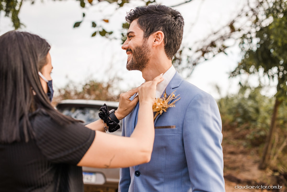 Casamento mini wedding elopment wedding fotógrafos de casamento em vila velha fotógrafos de casamento em vitória na praia Boca da Baleia Castelhanos Anchieta espirito santo es com noivo noiva buquê vestido de noiva e decoração na praia covid-19 Pandemia