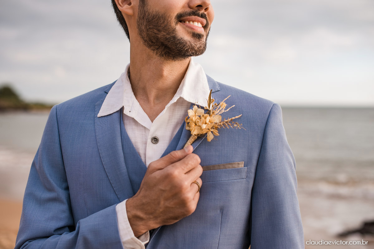 Casamento mini wedding elopment wedding fotógrafos de casamento em vila velha fotógrafos de casamento em vitória na praia Boca da Baleia Castelhanos Anchieta espirito santo es com noivo noiva buquê vestido de noiva e decoração na praia covid-19 Pandemia