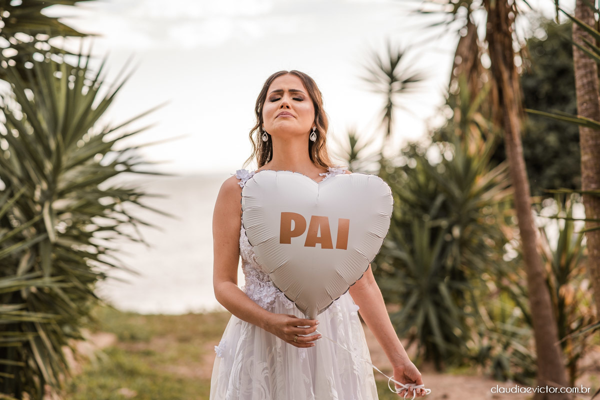 Casamento mini wedding elopment wedding fotógrafos de casamento em vila velha fotógrafos de casamento em vitória na praia Boca da Baleia Castelhanos Anchieta espirito santo es com noivo noiva buquê vestido de noiva e decoração na praia covid-19 Pandemia