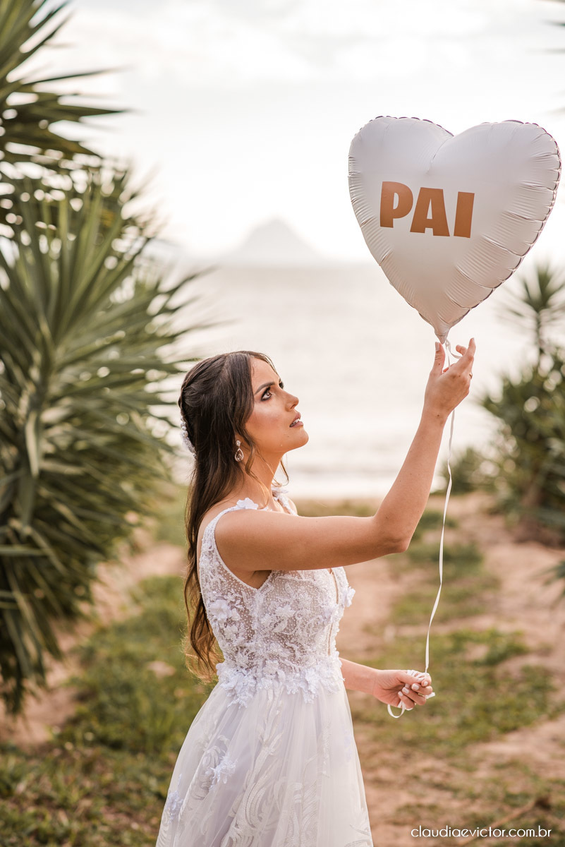 Casamento mini wedding elopment wedding fotógrafos de casamento em vila velha fotógrafos de casamento em vitória na praia Boca da Baleia Castelhanos Anchieta espirito santo es com noivo noiva buquê vestido de noiva e decoração na praia covid-19 Pandemia