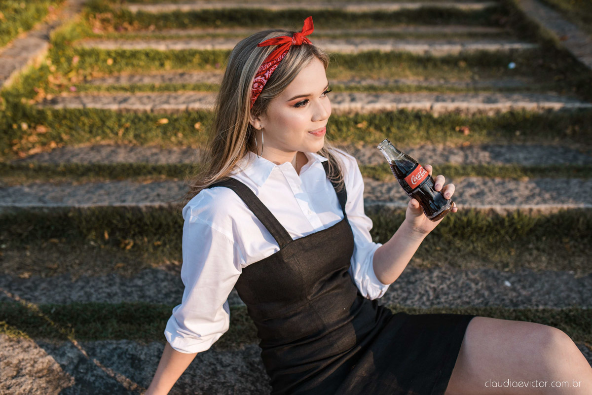 Ensaio feminino de 15 anos nas cerejeiras de pedra azul domingos martins por fotógrafos de casamento em vila velha fotógrafos de casamento em vitória montanhas capixabas beleza com flores por do sol 