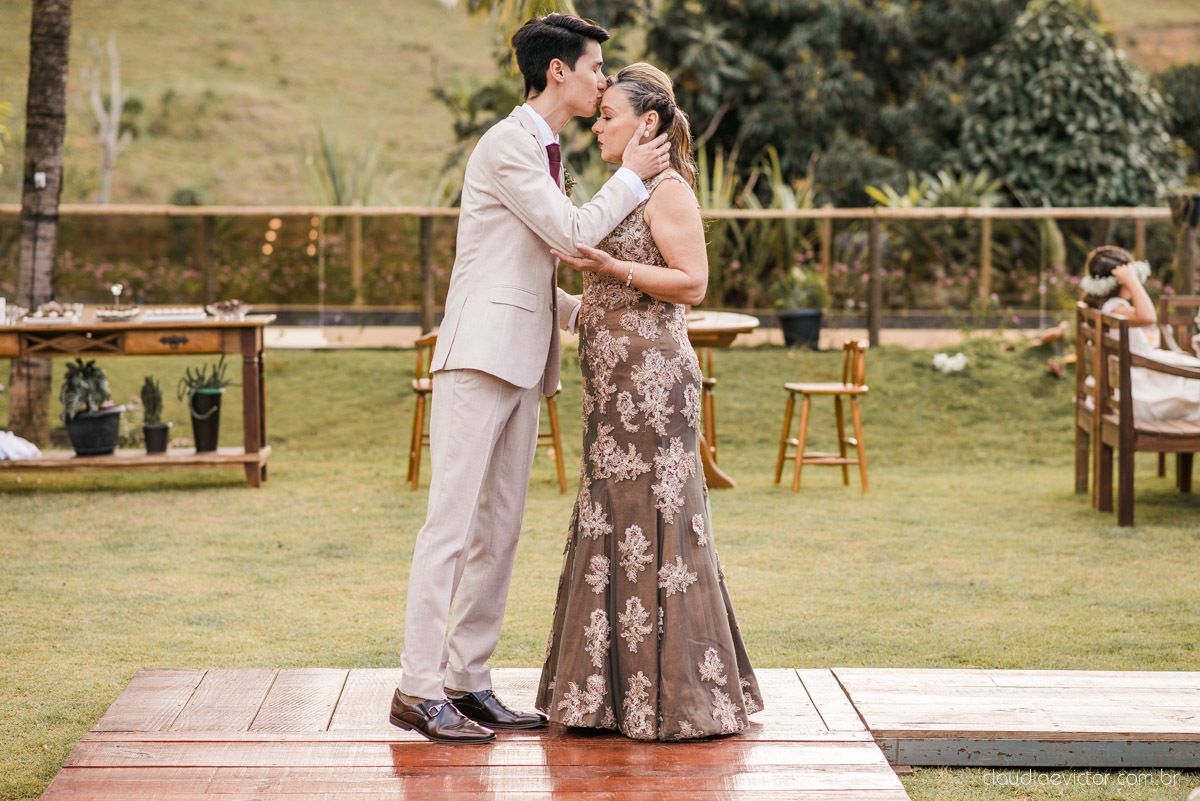 casamento ao ar livre mini wedding no sitio noivo noiva vestido de noiva buquê fotógrafo de casamento em vila velha fotógrafo de casamento em vitória espirito santo es fotógrafo de casamento em guarapari fim de tarde decoração de casamento