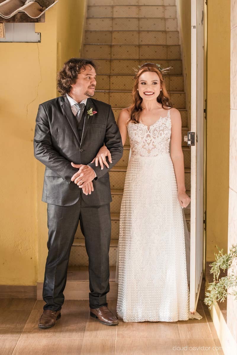 casamento ao ar livre mini wedding no sitio noivo noiva vestido de noiva buquê fotógrafo de casamento em vila velha fotógrafo de casamento em vitória espirito santo es fotógrafo de casamento em guarapari fim de tarde decoração de casamento