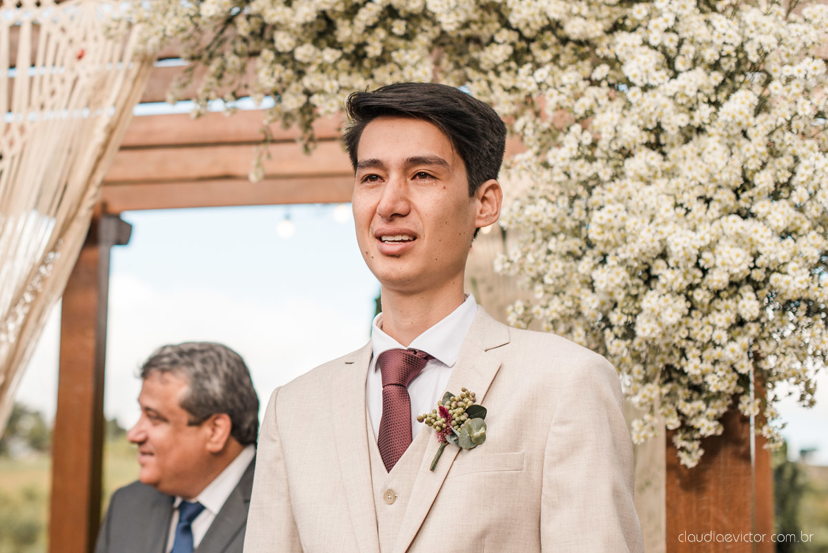 casamento ao ar livre mini wedding no sitio noivo noiva vestido de noiva buquê fotógrafo de casamento em vila velha fotógrafo de casamento em vitória espirito santo es fotógrafo de casamento em guarapari fim de tarde decoração de casamento