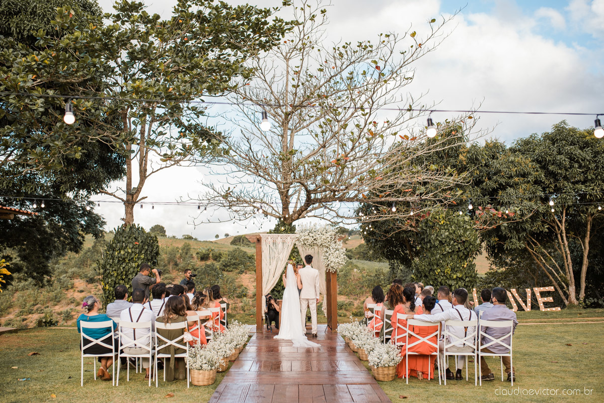 casamento ao ar livre mini wedding no sitio noivo noiva vestido de noiva buquê fotógrafo de casamento em vila velha fotógrafo de casamento em vitória espirito santo es fotógrafo de casamento em guarapari fim de tarde decoração de casamento