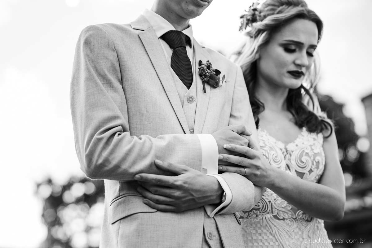 casamento ao ar livre mini wedding no sitio noivo noiva vestido de noiva buquê fotógrafo de casamento em vila velha fotógrafo de casamento em vitória espirito santo es fotógrafo de casamento em guarapari fim de tarde decoração de casamento