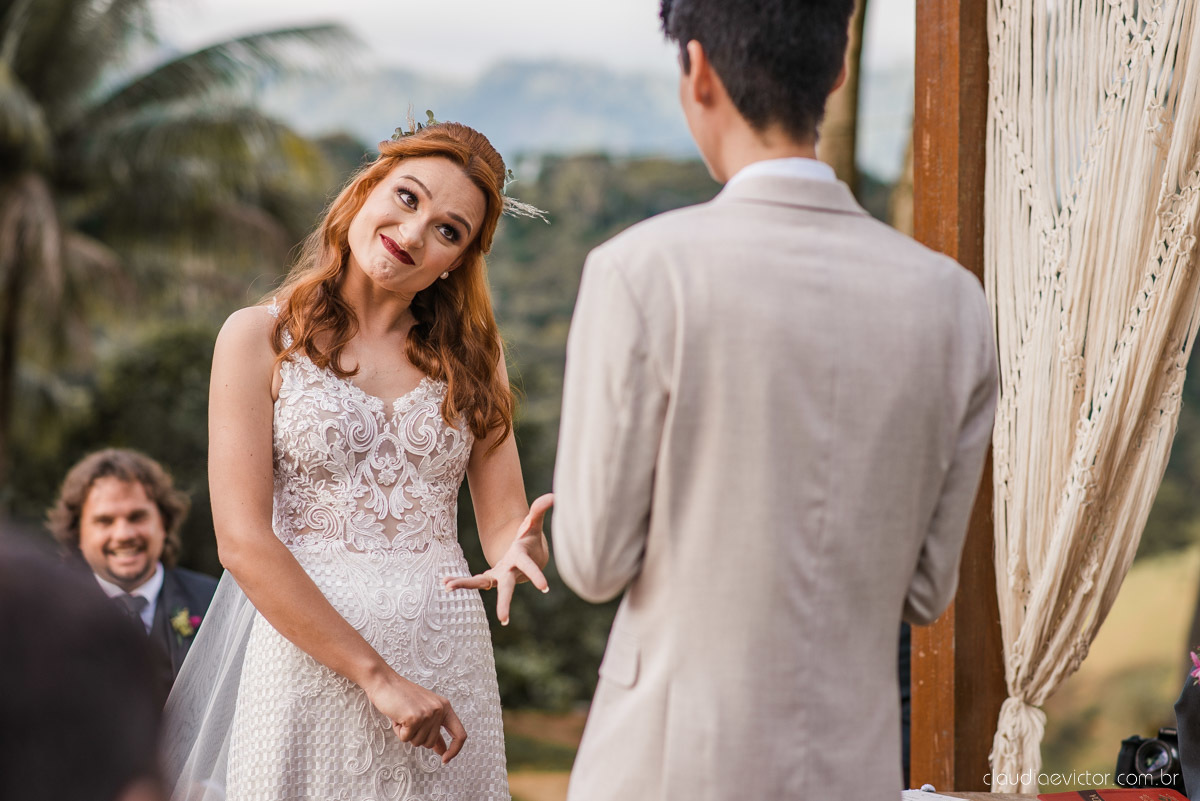 casamento ao ar livre mini wedding no sitio noivo noiva vestido de noiva buquê fotógrafo de casamento em vila velha fotógrafo de casamento em vitória espirito santo es fotógrafo de casamento em guarapari fim de tarde decoração de casamento