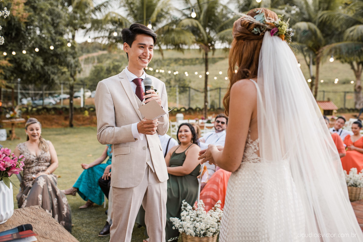casamento ao ar livre mini wedding no sitio noivo noiva vestido de noiva buquê fotógrafo de casamento em vila velha fotógrafo de casamento em vitória espirito santo es fotógrafo de casamento em guarapari fim de tarde decoração de casamento