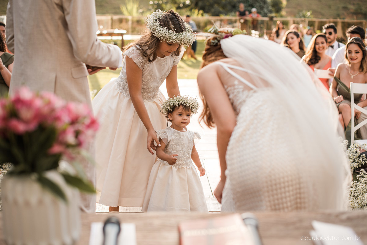 casamento ao ar livre mini wedding no sitio noivo noiva vestido de noiva buquê fotógrafo de casamento em vila velha fotógrafo de casamento em vitória espirito santo es fotógrafo de casamento em guarapari fim de tarde decoração de casamento