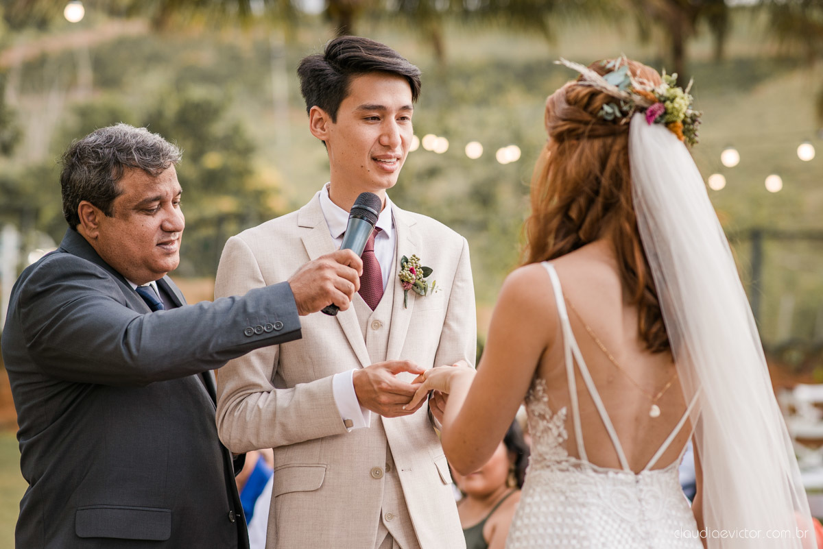 casamento ao ar livre mini wedding no sitio noivo noiva vestido de noiva buquê fotógrafo de casamento em vila velha fotógrafo de casamento em vitória espirito santo es fotógrafo de casamento em guarapari fim de tarde decoração de casamento