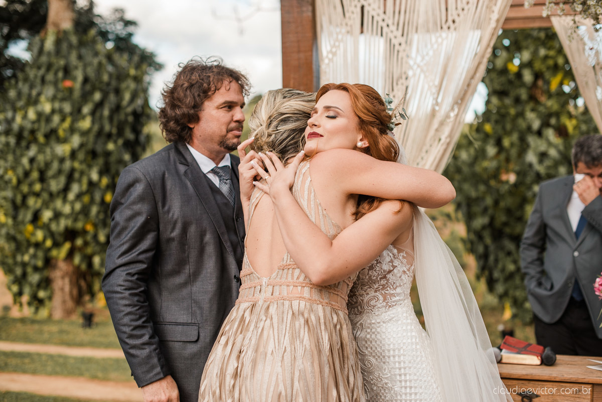 casamento ao ar livre mini wedding no sitio noivo noiva vestido de noiva buquê fotógrafo de casamento em vila velha fotógrafo de casamento em vitória espirito santo es fotógrafo de casamento em guarapari fim de tarde decoração de casamento