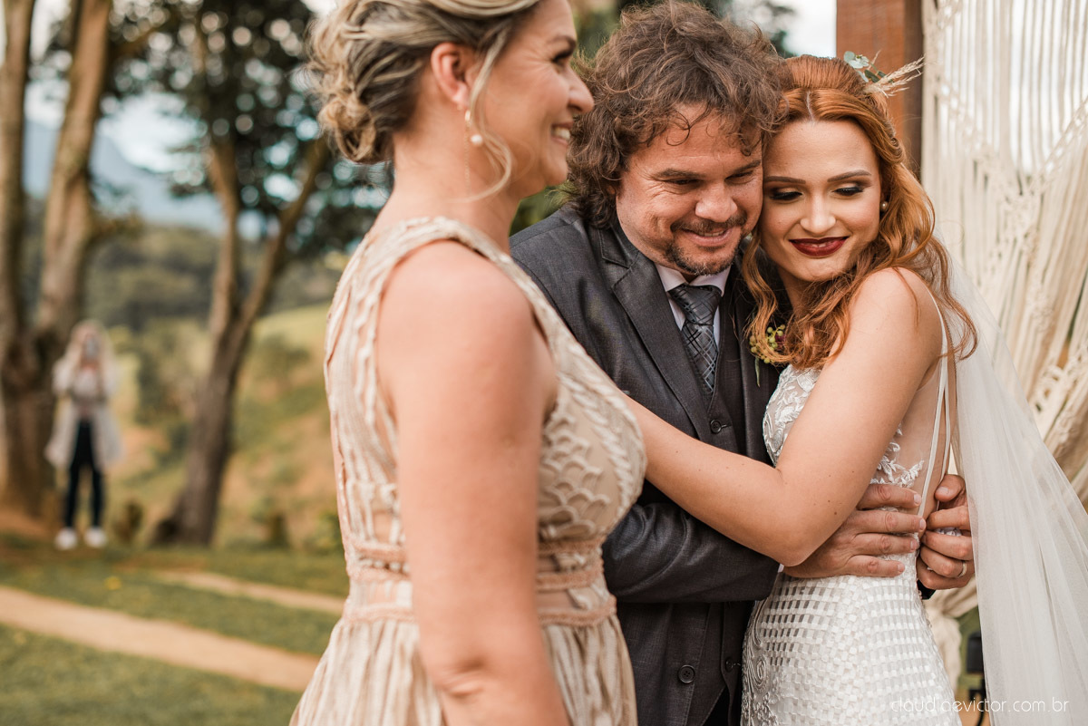 casamento ao ar livre mini wedding no sitio noivo noiva vestido de noiva buquê fotógrafo de casamento em vila velha fotógrafo de casamento em vitória espirito santo es fotógrafo de casamento em guarapari fim de tarde decoração de casamento