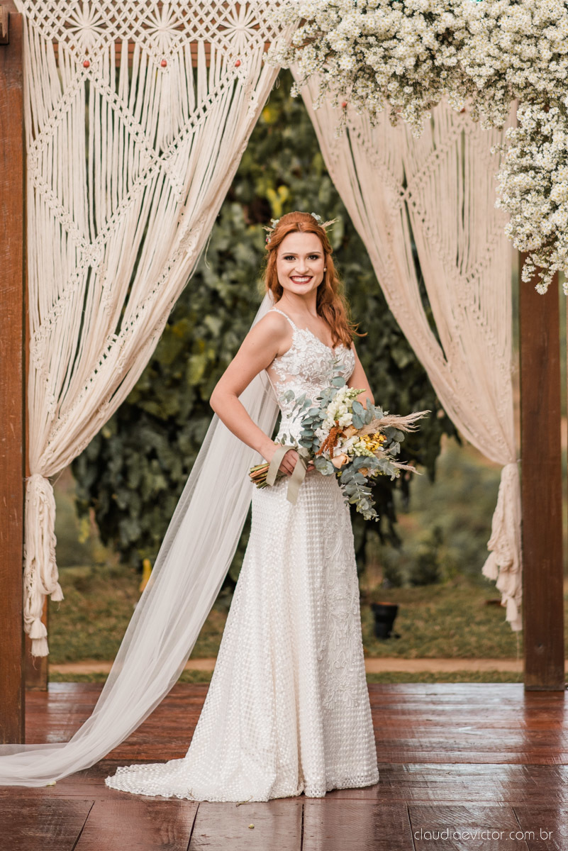 casamento ao ar livre mini wedding no sitio noivo noiva vestido de noiva buquê fotógrafo de casamento em vila velha fotógrafo de casamento em vitória espirito santo es fotógrafo de casamento em guarapari fim de tarde decoração de casamento
