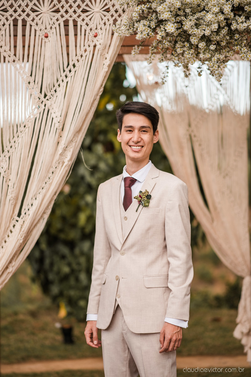 casamento ao ar livre mini wedding no sitio noivo noiva vestido de noiva buquê fotógrafo de casamento em vila velha fotógrafo de casamento em vitória espirito santo es fotógrafo de casamento em guarapari fim de tarde decoração de casamento