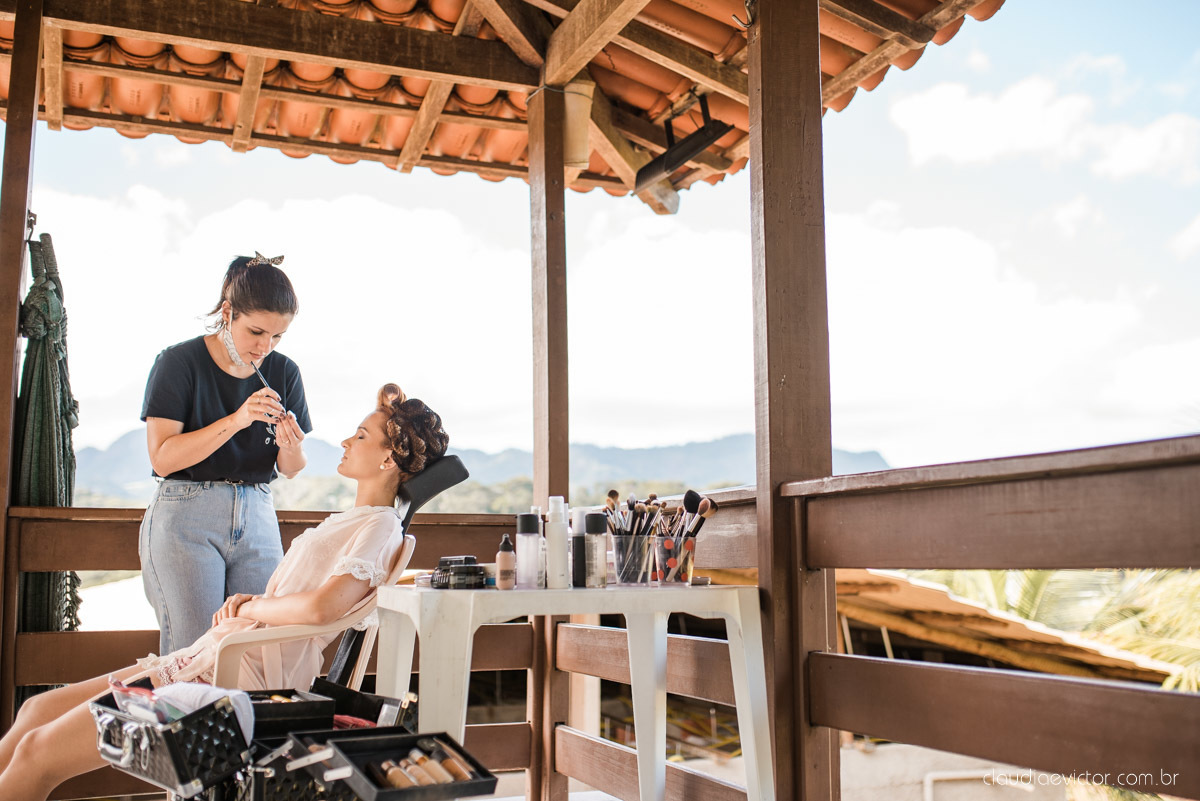 casamento ao ar livre mini wedding no sitio noivo noiva vestido de noiva buquê fotógrafo de casamento em vila velha fotógrafo de casamento em vitória espirito santo es fotógrafo de casamento em guarapari fim de tarde decoração de casamento