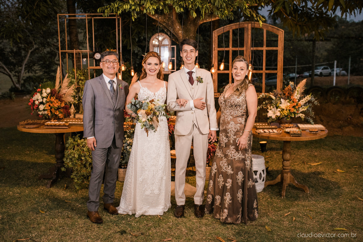 casamento ao ar livre mini wedding no sitio noivo noiva vestido de noiva buquê fotógrafo de casamento em vila velha fotógrafo de casamento em vitória espirito santo es fotógrafo de casamento em guarapari fim de tarde decoração de casamento