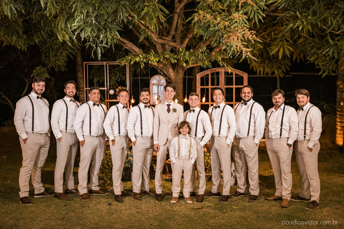 casamento ao ar livre mini wedding no sitio noivo noiva vestido de noiva buquê fotógrafo de casamento em vila velha fotógrafo de casamento em vitória espirito santo es fotógrafo de casamento em guarapari fim de tarde decoração de casamento