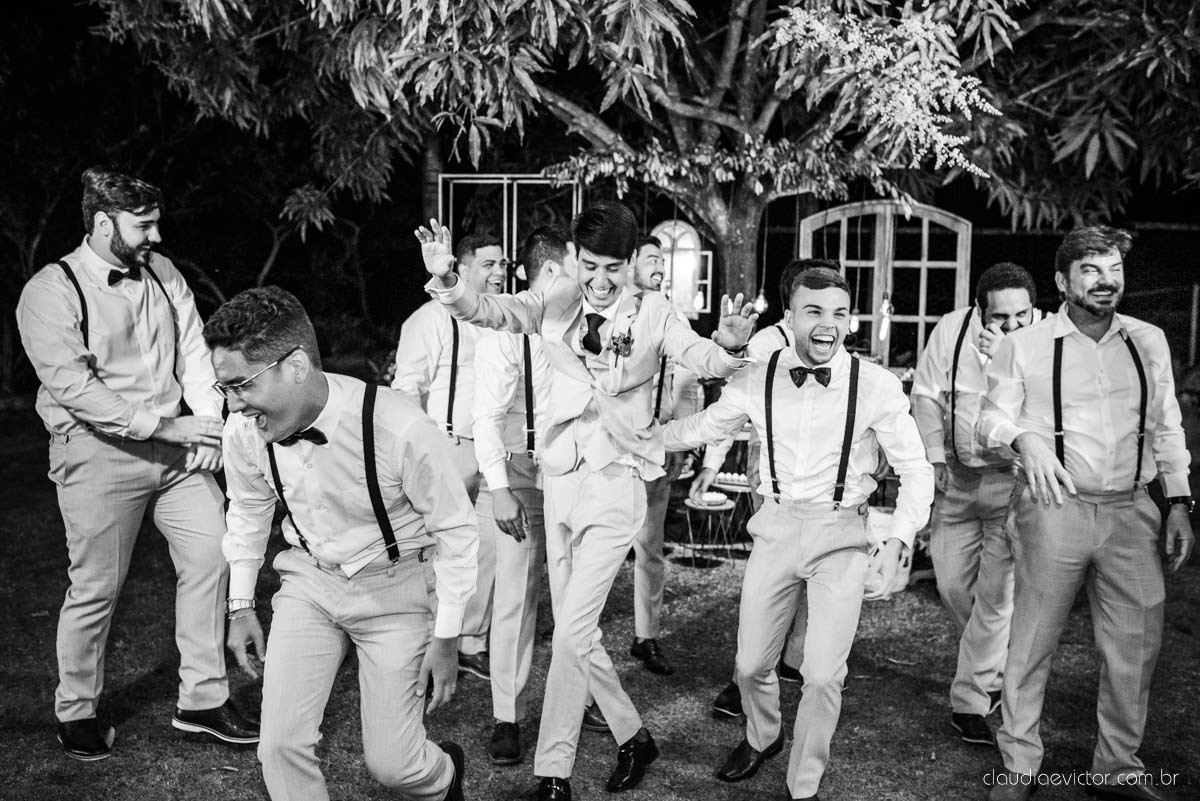 casamento ao ar livre mini wedding no sitio noivo noiva vestido de noiva buquê fotógrafo de casamento em vila velha fotógrafo de casamento em vitória espirito santo es fotógrafo de casamento em guarapari fim de tarde decoração de casamento