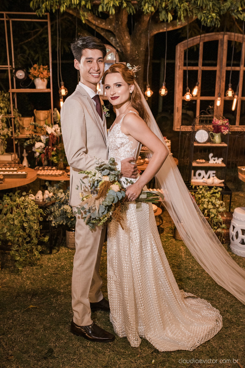 casamento ao ar livre mini wedding no sitio noivo noiva vestido de noiva buquê fotógrafo de casamento em vila velha fotógrafo de casamento em vitória espirito santo es fotógrafo de casamento em guarapari fim de tarde decoração de casamento