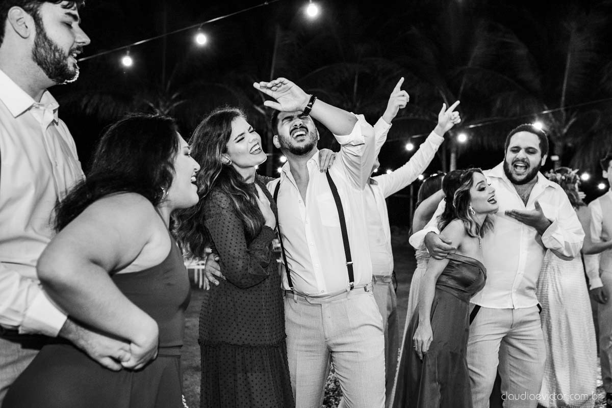 casamento ao ar livre mini wedding no sitio noivo noiva vestido de noiva buquê fotógrafo de casamento em vila velha fotógrafo de casamento em vitória espirito santo es fotógrafo de casamento em guarapari fim de tarde decoração de casamento