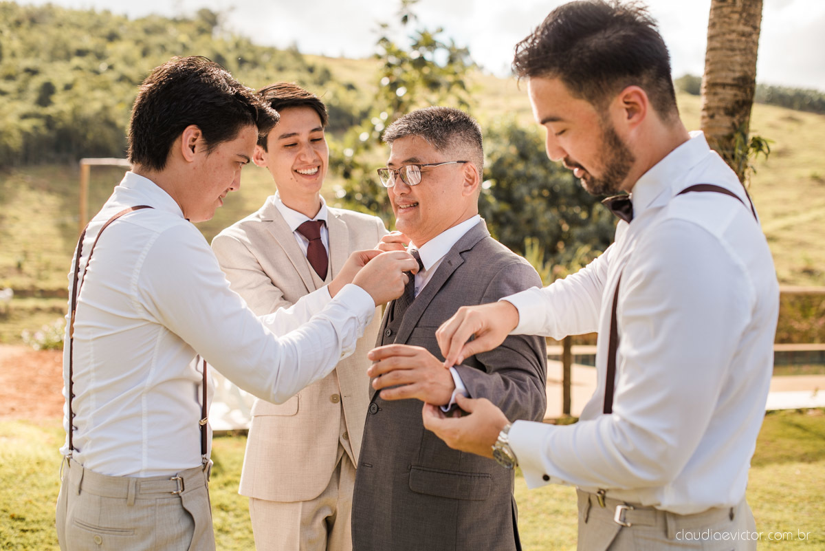 casamento ao ar livre mini wedding no sitio noivo noiva vestido de noiva buquê fotógrafo de casamento em vila velha fotógrafo de casamento em vitória espirito santo es fotógrafo de casamento em guarapari fim de tarde decoração de casamento