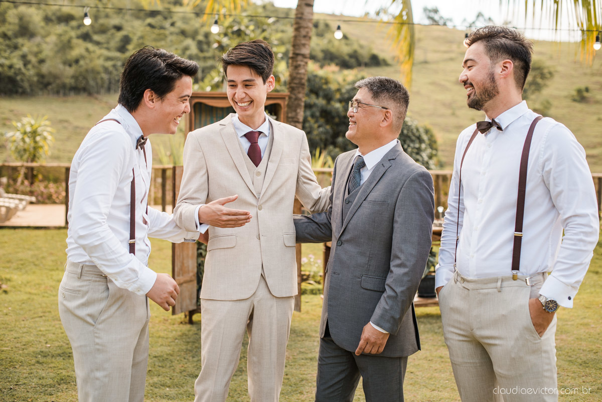 casamento ao ar livre mini wedding no sitio noivo noiva vestido de noiva buquê fotógrafo de casamento em vila velha fotógrafo de casamento em vitória espirito santo es fotógrafo de casamento em guarapari fim de tarde decoração de casamento