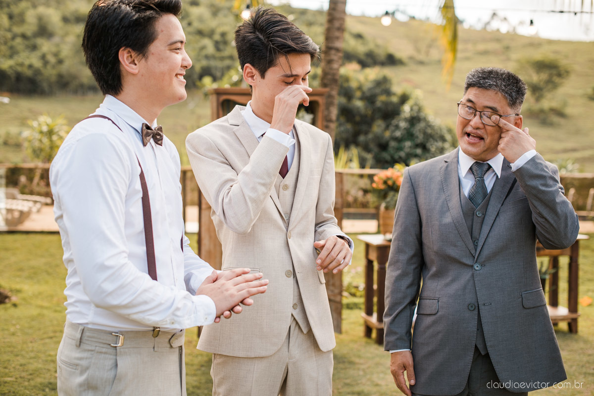 casamento ao ar livre mini wedding no sitio noivo noiva vestido de noiva buquê fotógrafo de casamento em vila velha fotógrafo de casamento em vitória espirito santo es fotógrafo de casamento em guarapari fim de tarde decoração de casamento