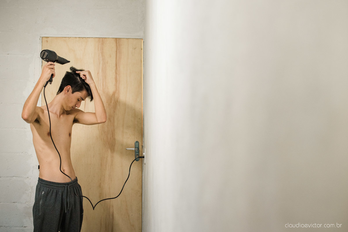 casamento ao ar livre mini wedding no sitio noivo noiva vestido de noiva buquê fotógrafo de casamento em vila velha fotógrafo de casamento em vitória espirito santo es fotógrafo de casamento em guarapari fim de tarde decoração de casamento