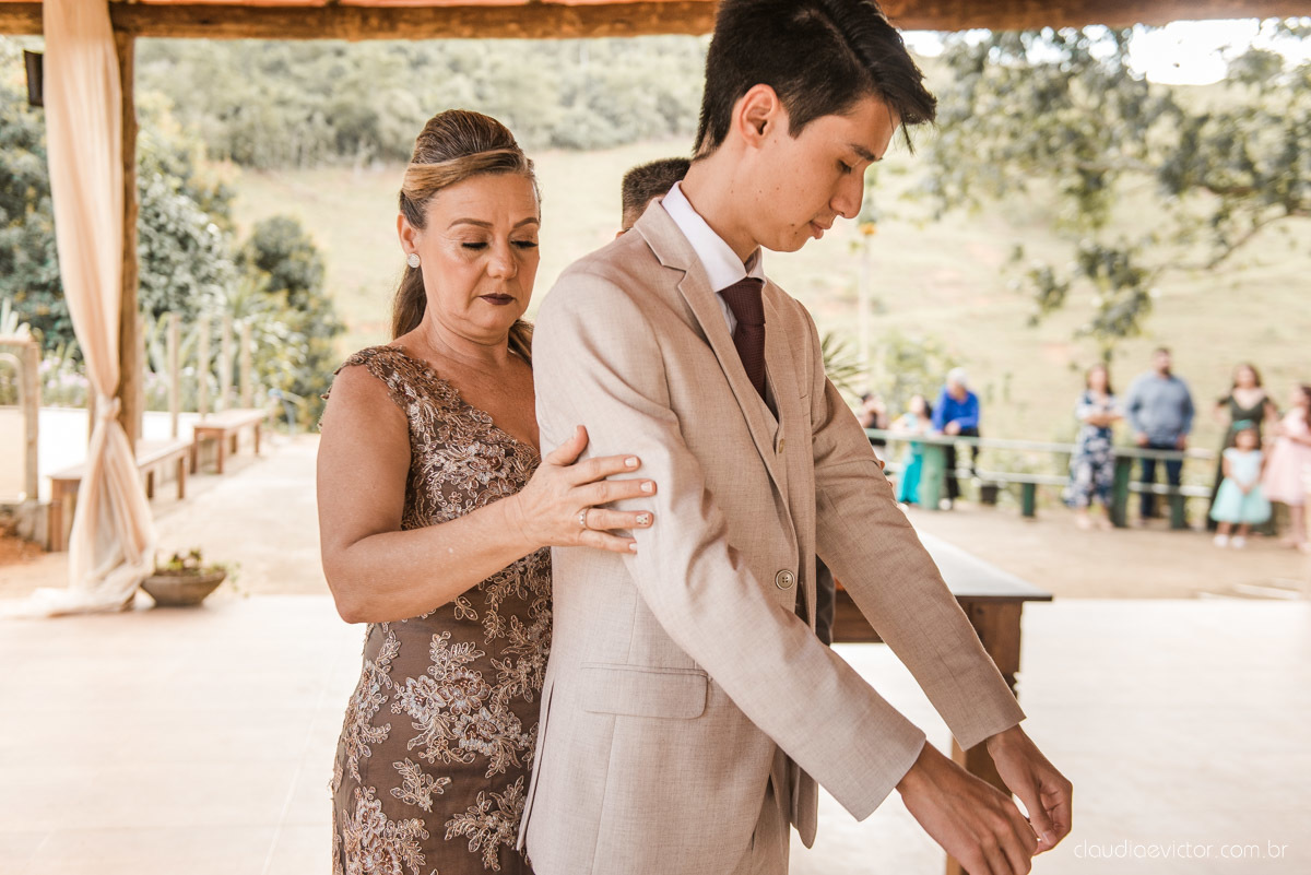 casamento ao ar livre mini wedding no sitio noivo noiva vestido de noiva buquê fotógrafo de casamento em vila velha fotógrafo de casamento em vitória espirito santo es fotógrafo de casamento em guarapari fim de tarde decoração de casamento