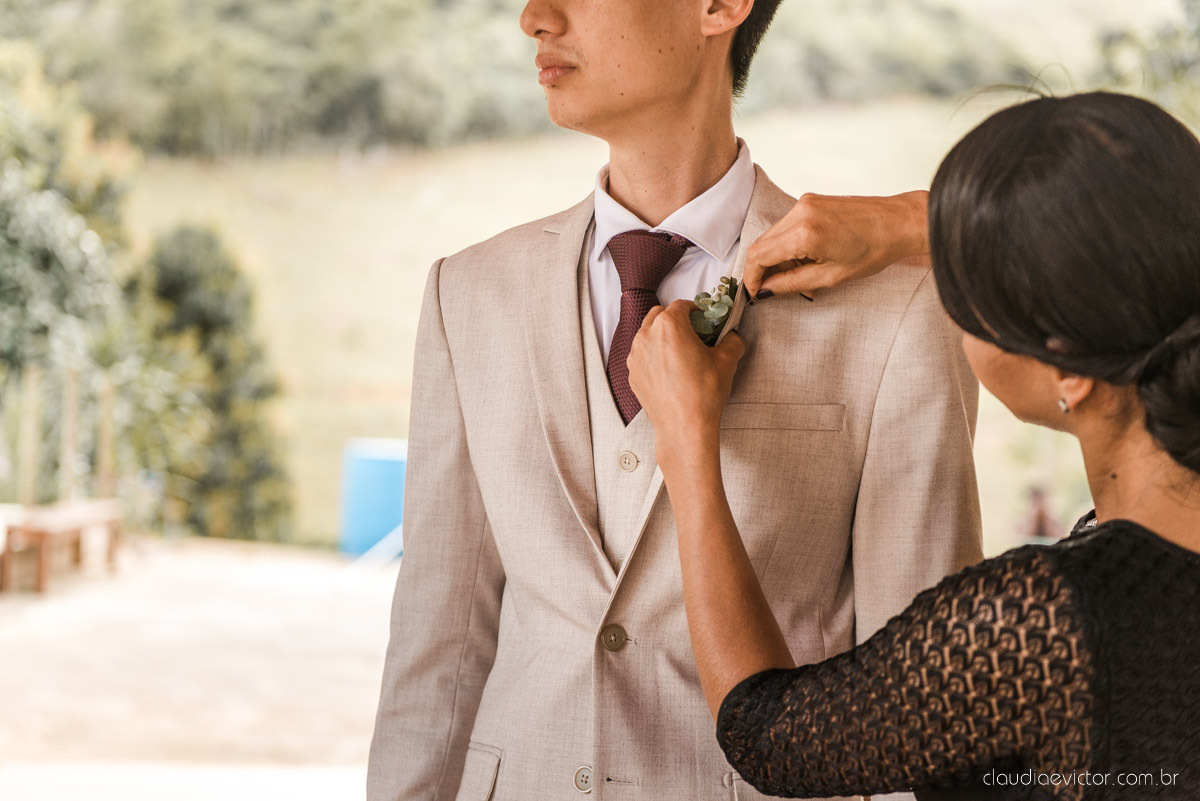 casamento ao ar livre mini wedding no sitio noivo noiva vestido de noiva buquê fotógrafo de casamento em vila velha fotógrafo de casamento em vitória espirito santo es fotógrafo de casamento em guarapari fim de tarde decoração de casamento