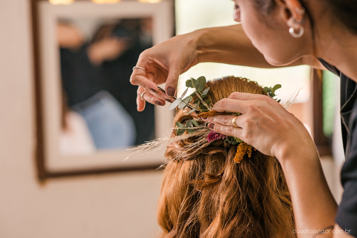 casamento ao ar livre mini wedding no sitio noivo noiva vestido de noiva buquê fotógrafo de casamento em vila velha fotógrafo de casamento em vitória espirito santo es fotógrafo de casamento em guarapari fim de tarde decoração de casamento