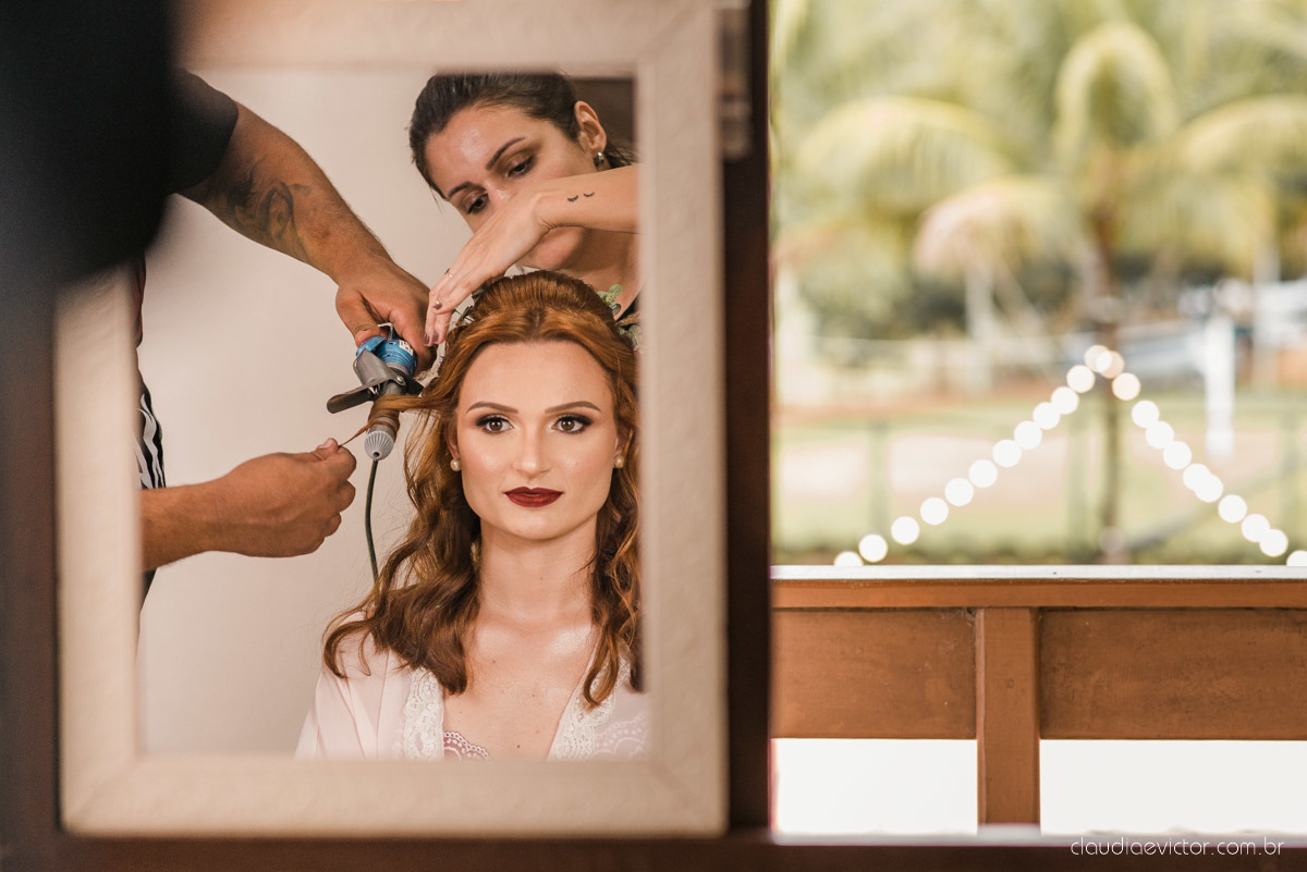 casamento ao ar livre mini wedding no sitio noivo noiva vestido de noiva buquê fotógrafo de casamento em vila velha fotógrafo de casamento em vitória espirito santo es fotógrafo de casamento em guarapari fim de tarde decoração de casamento