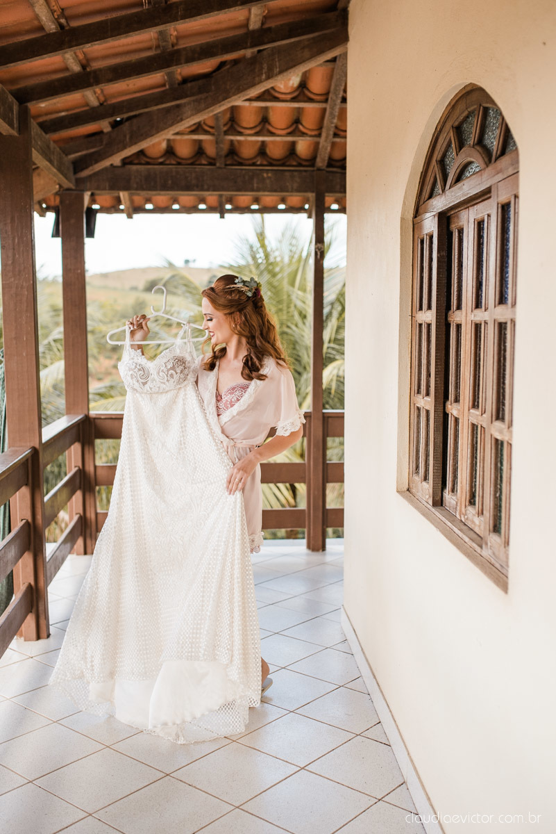 casamento ao ar livre mini wedding no sitio noivo noiva vestido de noiva buquê fotógrafo de casamento em vila velha fotógrafo de casamento em vitória espirito santo es fotógrafo de casamento em guarapari fim de tarde decoração de casamento