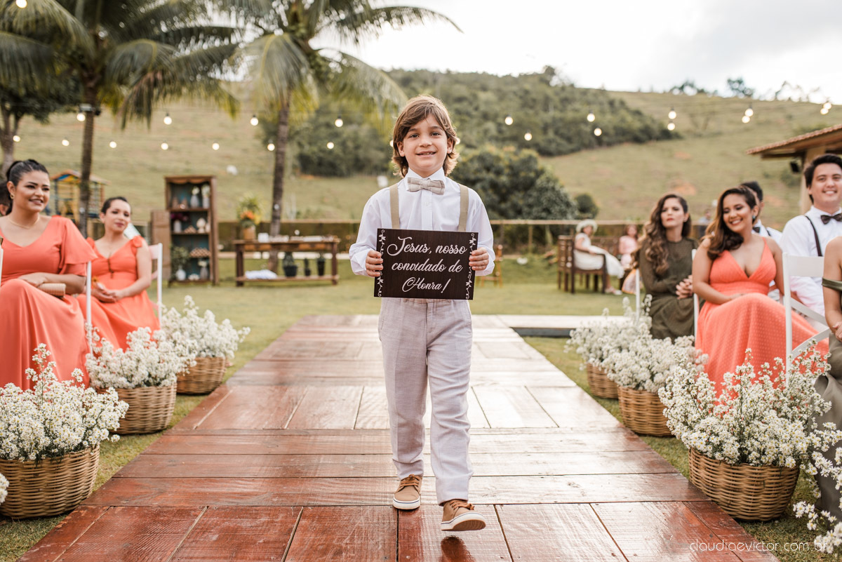 casamento ao ar livre mini wedding no sitio noivo noiva vestido de noiva buquê fotógrafo de casamento em vila velha fotógrafo de casamento em vitória espirito santo es fotógrafo de casamento em guarapari fim de tarde decoração de casamento