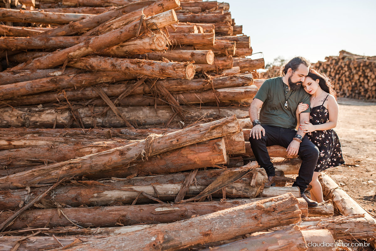 Ensaio de casal Bodas com motocicleta moto Harley-davidson HD HOG noivo noiva fotógrafos de casamento em Vila Velha fotógrafos de casamento em vitória espirito santo es por do sol Fundão Praia Grande estilo motociclista motoclube pre wedding