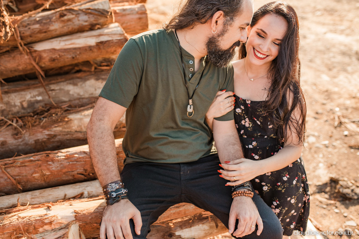 Ensaio de casal Bodas com motocicleta moto Harley-davidson HD HOG noivo noiva fotógrafos de casamento em Vila Velha fotógrafos de casamento em vitória espirito santo es por do sol Fundão Praia Grande estilo motociclista motoclube pre wedding