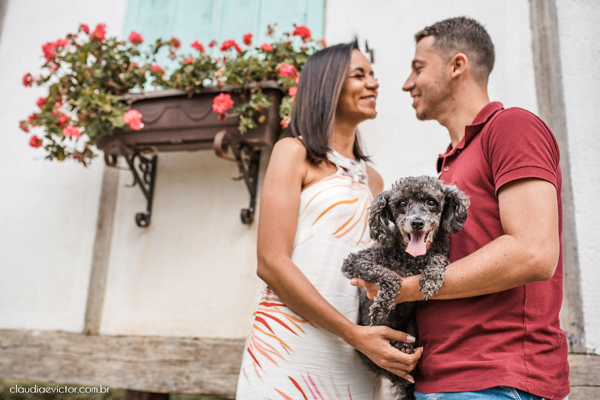 ensaio fotografico ensaio de casal pre wedding noivo noiva em pedra azul domingos martins es fotógrafo de casamento em vila velha fotógrafo de casamento em Vitória espirito santo es flores flor de cerejeira florada casamento