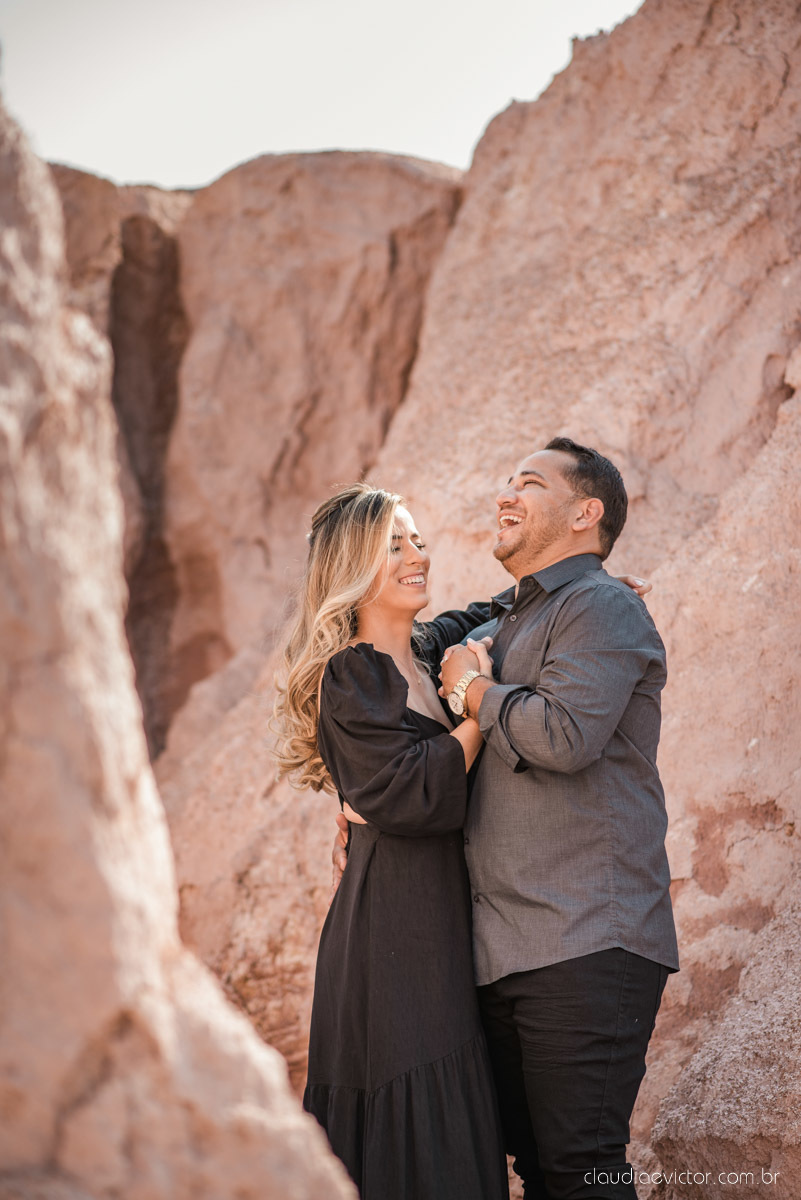 ensaio de casal pre wedding pré-casamento de casamento em serra manguinhos bar maresias fotógrafo de casamento em vila velha fotógrafo de casamento em vitória fotógrafo de casamento em aracruz noivo noiva por do sol fim de tarde cânion