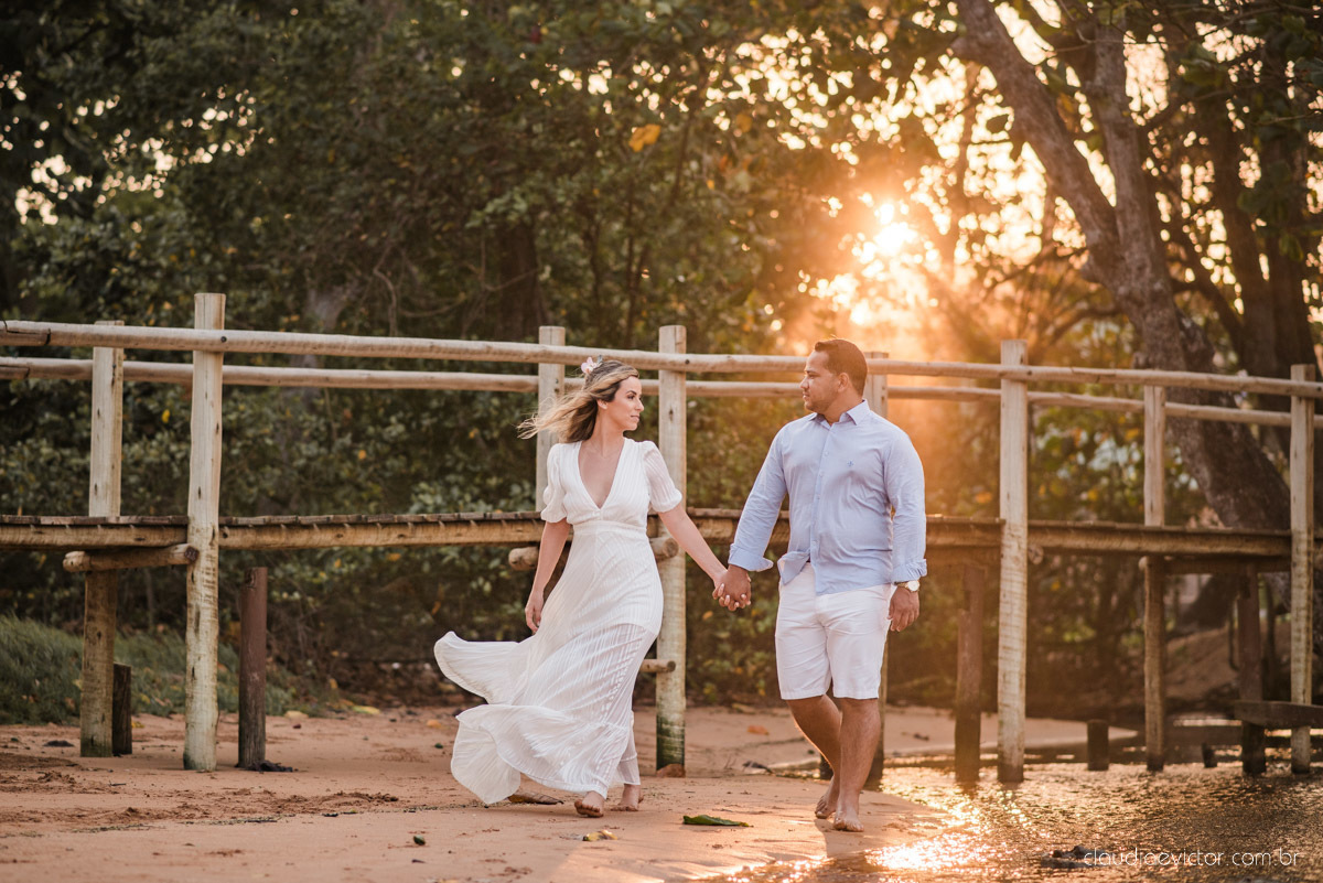 ensaio de casal pre wedding pré-casamento de casamento em serra manguinhos bar maresias fotógrafo de casamento em vila velha fotógrafo de casamento em vitória fotógrafo de casamento em aracruz noivo noiva por do sol fim de tarde cânion